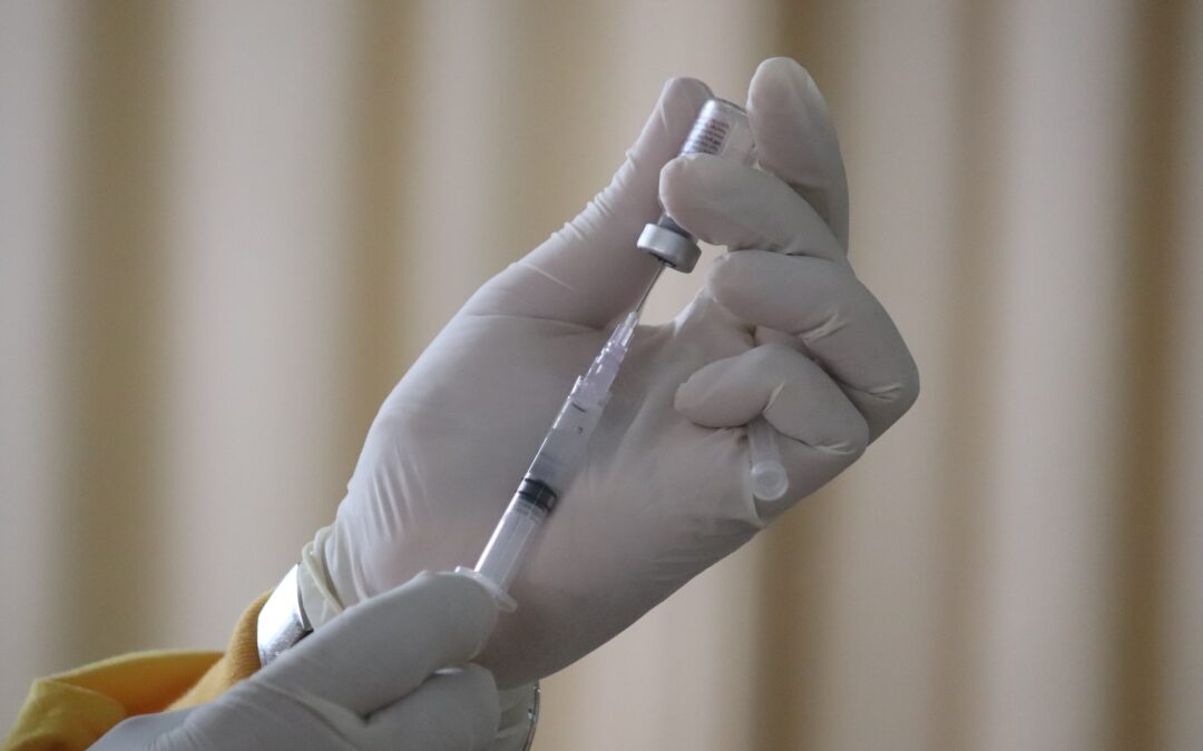 A syringe draws BOTOX from a vial