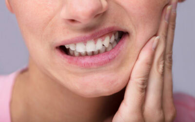 From Tooth Sensitivity to Funky Breath: 5 Signs It’s Time to See Your Naperville Dentist